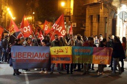 Protesta contra la cumbre de Libia en Palermo.-IGOR PETYX / ANSA