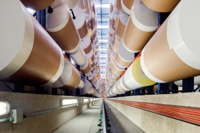 Bobinas de papel en la fábrica.-HDS