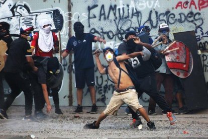 Congregados en la Plaza Italia, el epicentro de las protestas durante las últimas siete semanas, los manifestantes hicieron una demostración de fuerza.-EFE