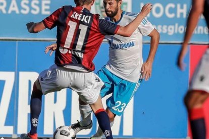 Coke conduce el balón en el partido en el que se lesionó, este jueves.-