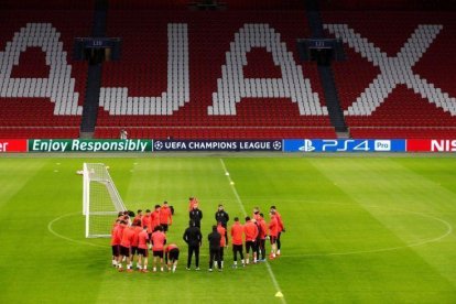 Los jugadores del Madrid durante el entrenamiento en el Johan Cruyff Arena.-X00227