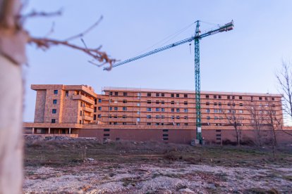 El edificio en Los Pajaritos donde se ha edificado una planta de más. MARIO TEJEDOR