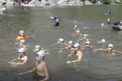 La Travesía a la Laguna Negra vuelve a ser una cita ineludible para la natación soriana el primer domingo de agosto. HDS