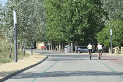 La zona del río será una en las que se colocará bolardos de seguridad.-VALENTÍN GUISANDE