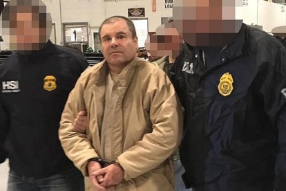 El narcotraficante mexicano Joaquín Guzmán, El Chapo, tras ser detenido y extraditado a EEUU, el pasado mes de enero.El narcotraficante mexicano Joaquín Guzmán, El Chapo, tras ser detenido y extraditado a EEUU, el pasado mes de enero.-