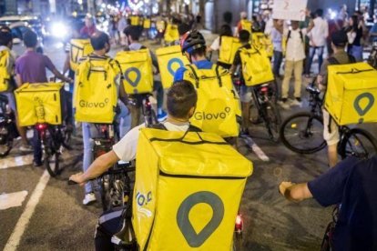 Protesta de los repartidores de Glovo en Barcelona.-EL PERIÓDICO