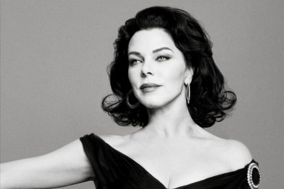 La actriz Debi Mazar, que interpreta a Ava Gardner en Arde Madrid.-/ MOVISTAR+