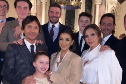 David y Victoria Beckham bautizan a sus hijos menores, Cruz y Harper.  David y Victoria Beckham bautizan a sus hijos menores, Cruz y Harper.-INSTAGRAM