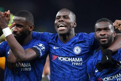 Antonio Rüdiger, a la izquierda de la foto, celebra la victoria del Chelsea.-TWITTER