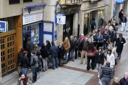 La venta de loterías se mantiene similares a las del año pasado. / ÁLVARO MARTÍNEZ-