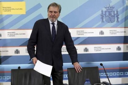 El ministro Íñigo Méndez de Vigo, en rueda de prensa este martes.-Foto: EFE / FERNANDO DE ALVARADO