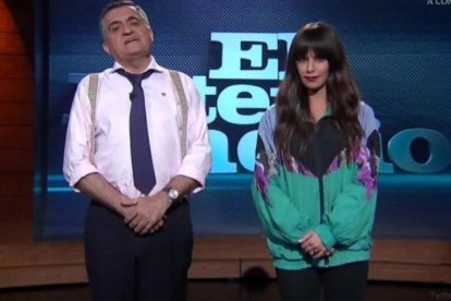 Cristina Pedroche, con chándal de tactel, "traje regional de Vallecas".-
