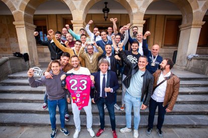 Recibimiento del Moreno Sáez Sporting Santo Domingo de voleibol en el Ayuntamiento de Soria. MARIO TEJEDOR