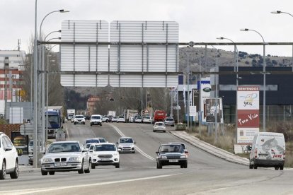 Tráfico en la entrada a Soria por la avenida de Valladolid. HDS