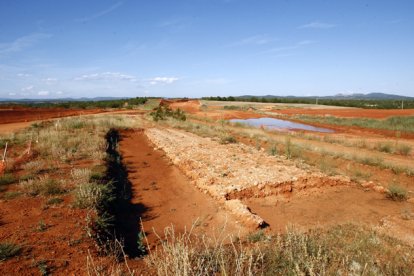 Parte de la calzada romana que afloró con las obras de la A-11. MARIO TEJEDOR