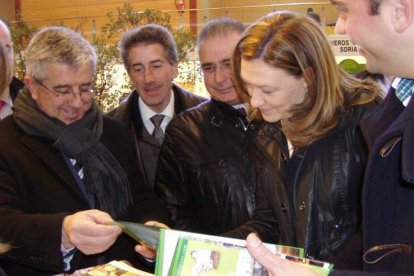 La subdelegada del Gobierno, María José Heredia, hoy en la feria de Abejar. / SUBDELEGACION -