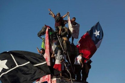 Protestas en Santiago de Chile.-EFE / ORLANDO BARRIA