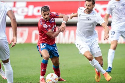 Moha partió como titular en el once del primer encuentro del CD Numancia. GONZALO MONTESEGURO