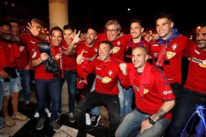 La celebración de la delegación del Osasuna en la Plaza del Castillo.-