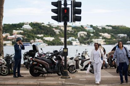 Una calle de la ciudad de Hamilton, capital de Bermudas.-GETTY IMAGES / DREW ANGERER