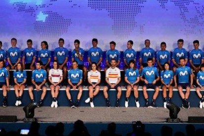 El Movistar, al completo, durante la presentación del equipo en Madrid.-EFE / DAVID FERNÁNDEZ