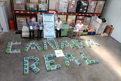 Entrega de la segunda tonelada de leche de Cañada Real al Banco de Alimentos de Soria a través de la novela solidaria de Ángel Romera. HDS