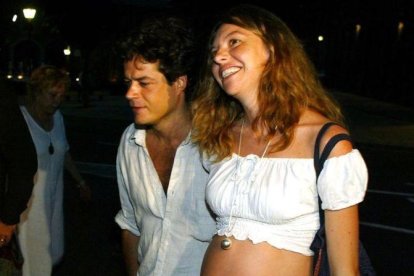 Paloma Gómez con Jorge Sanz, en el 2002, cuando estaba embarazada de su hijo.-JOAN CORTADELLAS