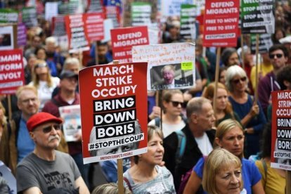 Protesta en Londres contra el gobierno de Boris Johnson y contra el 'brexit'.-EFE