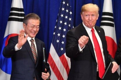 Donald Trump y Moon Jae-in, presidente de Corea del Sur.-AFP