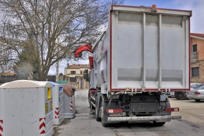 Recogida de basura en un pueblo.- V.G.