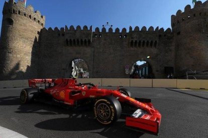 Charles Leclerc (Ferrari) ha sido, hoy, en Baku, el más veloz.-REUTERS / ANTON VAGANOV