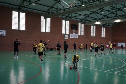 Uno de los partidos de la cantera del BM Soria. HDS