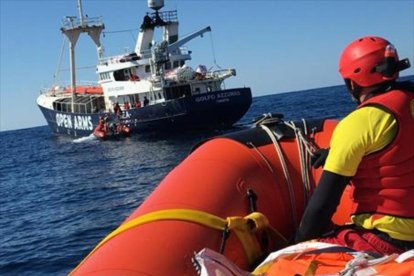 El 'Golfo Azurro', en aguas del Mediterráneo central, en su 11ª misión de rescate de inmigrantes.-