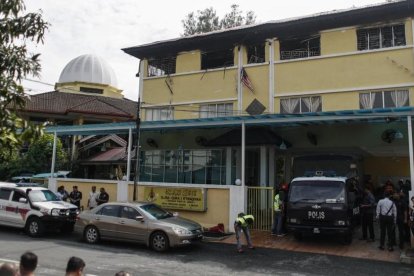 Vista frontal de la escuela religiosa incendiada en Kuala Lumpur, el 14 de septiembre-EFE / FAZRY ISMAIL