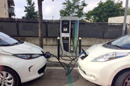 Punto de recarga para coches eléctricos.-