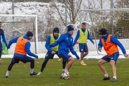 El Numancia ya entrena pensando en el primer partido del año. MARIO TEJEDOR