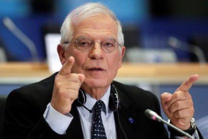 Josep Borrell, durante su intervención en la Eurocámara, este lunes.-OLIVIER HOSLET (EFE)