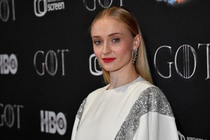 Sophie Turner posa en el estreno de Juego de tronos, el pasado 12 de abril, en Belfast Irlanda del Norte).-JEFF KRAVITZ