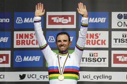 Alejandro Valverde con el maillot de campeón del mundo.-EPA