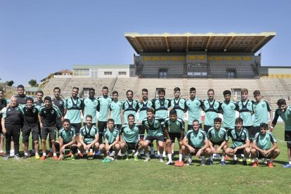 La actual plantilla del Numancia que ayer comenzó la pretemporada en el anexo de Los Pajaritos a las órdenes de Luis Carrión.-Valentín Guisande