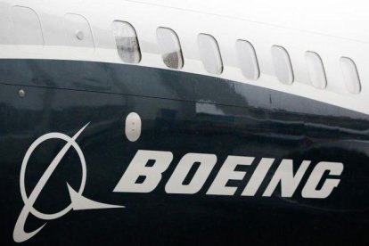 El logo de la compañía aérea en un Boeing 737 MAX.-AFP