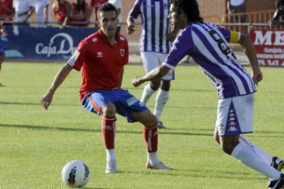 Julio Álvarez durante un encuentro de pretemporada con el Numancia. / ÚRSULA SIERRA-