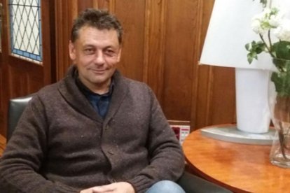 Los cuatro supuestos autores, dos españoles y dos argelinos, son vecinos de la provincia de Vizcaya. Tres de ellos han sido detenidos en sus respectivos domicilios en la mañana de hoy, encontrándose el cuarto detenido en Suiza.-