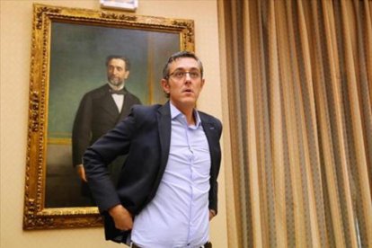 El ya exparlamentario socialista Eduardo Madina, en una dependencia del Congreso de los Diputados.-JUAN MANUEL PRATS