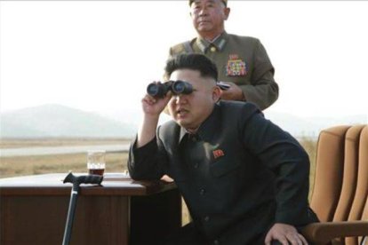 El líder norcoreano, Kim Jong-un, en una base aérea.-Foto:  REUTERS