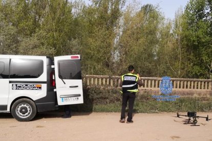 Búsqueda en el entrono del río Torío. ICAL-POLICÍA NACIONAL