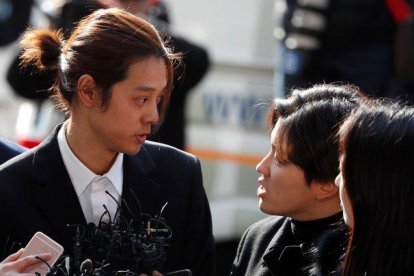 El cantante Jung Joon-young ha sido condenado a 6 años de cárcel por participar en violaciones en grupo y difundir vídeos de las víctimas.-EPA