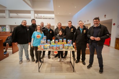 Acto de entrega de los juguetes Playmobil por parte de Aesclick al hogar de acogida de Camaretas. GONZALO MONTESEGURO