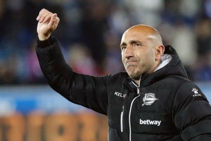 El ’Pitu’ Abelardo, cuando era entrenador del Alavés.-EFE / DAVID AGUILAR