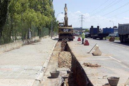 Imagen de archivo donde se ve parte de las obras que se realizaron en el firme del polígono industrial de Las Casas. / VALENTÍN GUISANDE-